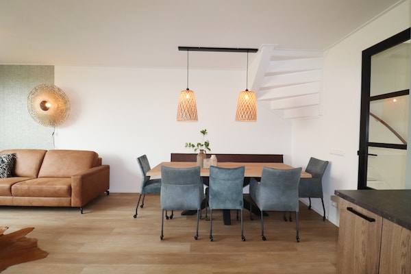 Foto van Luxe villa aan het water - Vakantiehuis in Leons - DiningRoom