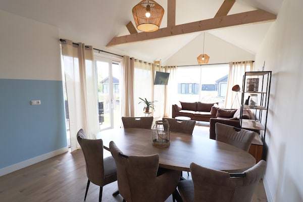 Foto van Tiny House in Anjum bij het Meer - Vakantiehuis in Anjum - LivingRoom