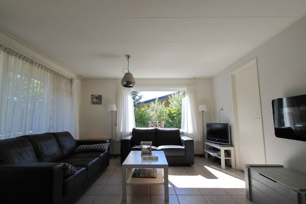Foto van Bungalow in Ballum met zwembad - Vakantiehuis in Ballum - Untagged