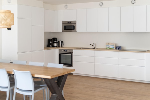 Foto van Appartement op Ameland bij De Vleijen - Vakantiehuis in Nes - Kitchen