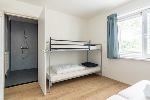 Foto van Appartement op Ameland bij De Vleijen - Vakantiehuis in Nes - BedRoom