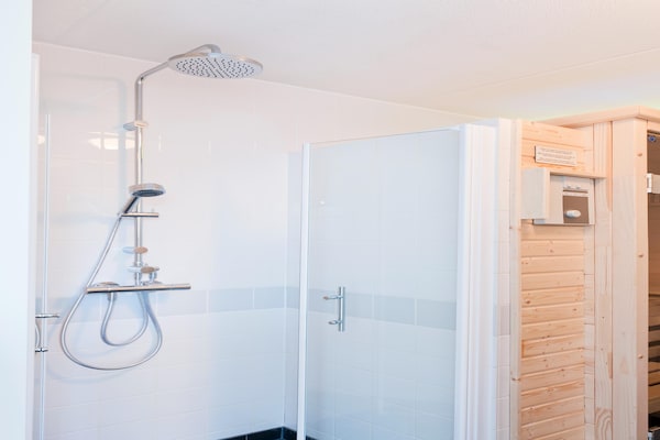 Foto van Luxe huis bij De Alde Feanen Reserve - Vakantiehuis in Earnewald - BathRoom