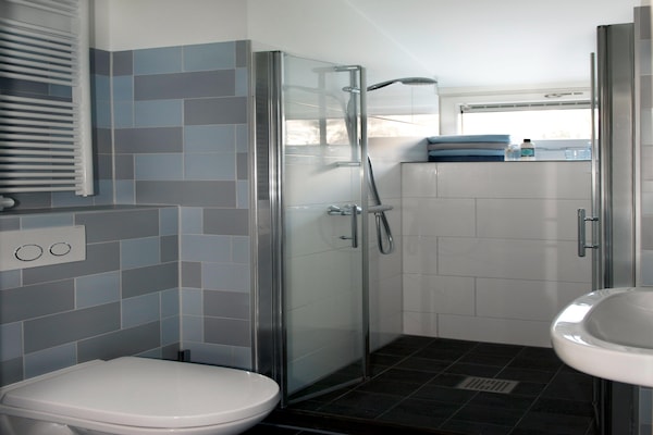Foto van Luxe huis bij De Alde Feanen Reserve - Vakantiehuis in Earnewald - BathRoom