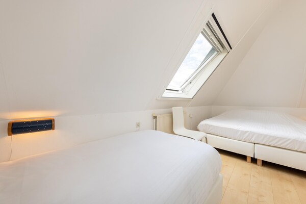 Foto van Gezellige bungalow met terras - Vakantiehuis in Eernewoud - BedRoom
