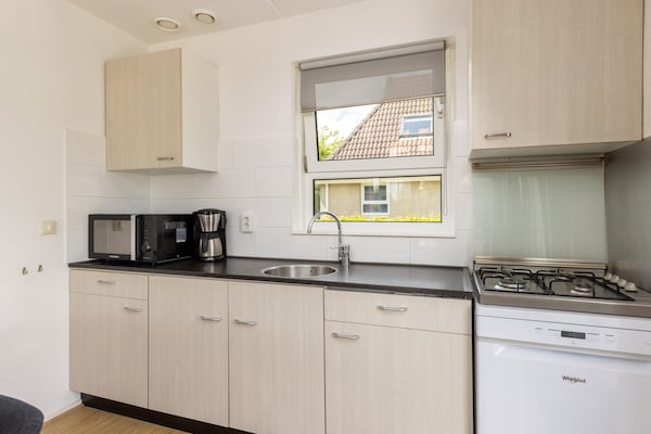 Foto van Gezellige bungalow met terras - Vakantiehuis in Eernewoud - Kitchen