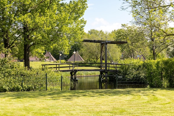 Foto van Verblijf aan het water met privé-aanlegsteiger - Vakantiehuis in Eernewoud - AreaSummer5KM