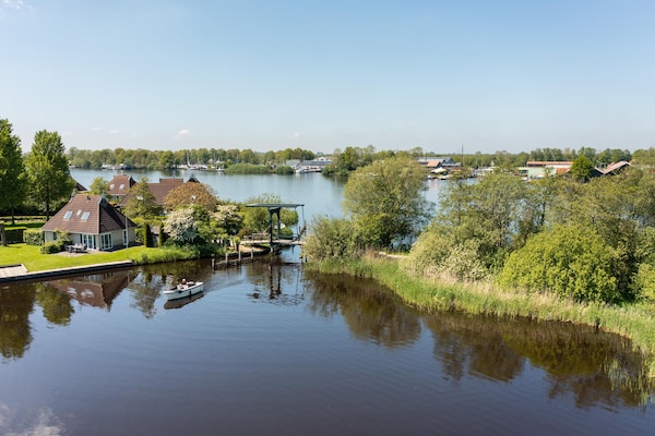 Foto van Verblijf aan het water met privé-aanlegsteiger - Vakantiehuis in Eernewoud - AreaSummer5KM
