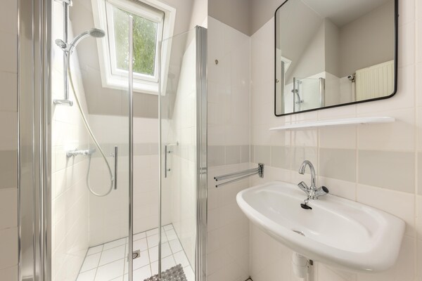 Foto van Bungalow met jacuzzi, natuur - Vakantiehuis in Eernewoud - BathRoom