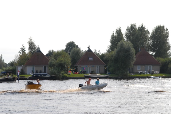 Foto van Bungalow met jacuzzi, natuur - Vakantiehuis in Eernewoud - AreaSummer1KM