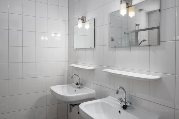 Foto van Chalet met vaatwasser nabij natuurreservaat - Vakantiehuis in Borger - BathRoom