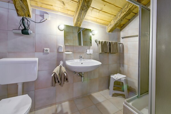 Foto van Chalet op Zettersfeld met Dolomietenuitzicht - Vakantiehuis in Thurn/Lienz - BathRoom