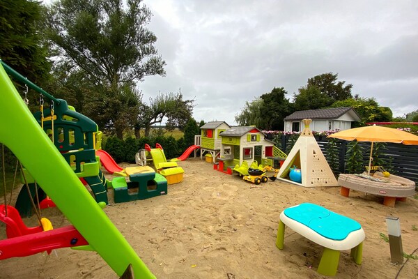 Foto van Vakantiehuis in Dziwnowek met Zwembad en Strand - Vakantiehuis in Dziwnowek - View