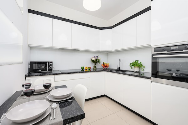 Foto van Gezellig appartement vlakbij Manufaktura - Vakantiehuis in Łódź - Kitchen