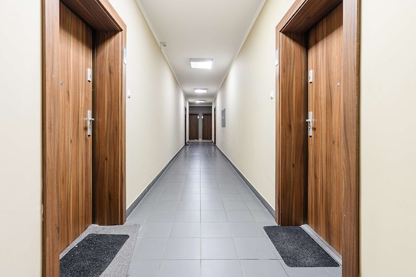 Foto van Gezellig appartement vlakbij Manufaktura - Vakantiehuis in Łódź - Landing
