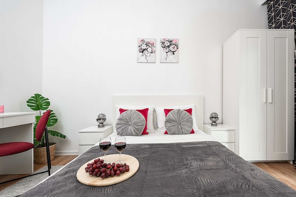Foto van Gezellig appartement vlakbij Manufaktura - Vakantiehuis in Łódź - BedRoom