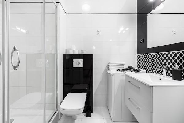 Foto van Gezellig appartement vlakbij Manufaktura - Vakantiehuis in Łódź - BathRoom