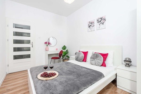Foto van Gezellig appartement vlakbij Manufaktura - Vakantiehuis in Łódź - BedRoom