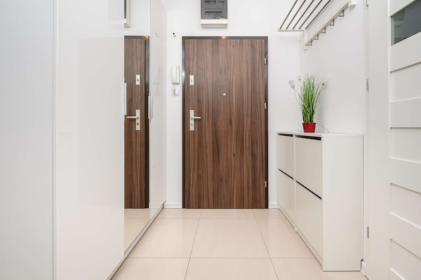 Foto van Gezellig appartement vlakbij Manufaktura - Vakantiehuis in Łódź - HallReception