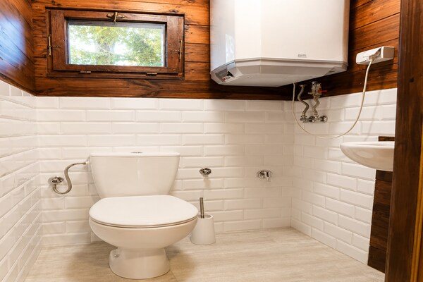 Foto van Geweldig vakantiehuis midden in de natuur en direct aan het meer, Natac Wielka - BathRoom