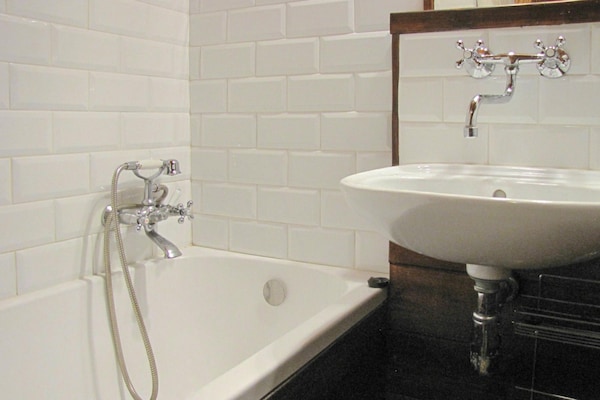 Foto van Geweldig vakantiehuis midden in de natuur en direct aan het meer, Natac Wielka - BathRoom