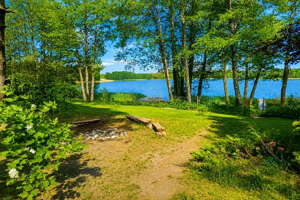 Foto van Geweldig vakantiehuis midden in de natuur en direct aan het meer, Natac Wielka - GardenSummer