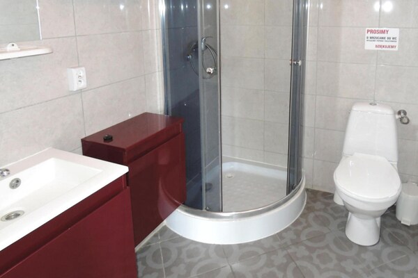 Foto van Bungalow in Wrzosowo bij Oostzeestrand - Vakantiehuis in Wrzosowo - BathRoom