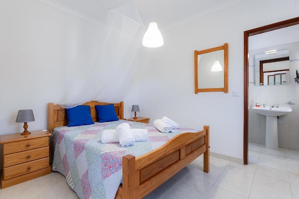 Foto van Villa bij Luz Strand met Privézwembad - Vakantiehuis in Montinhos da Luz - BedRoom