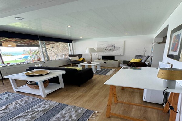 Foto van Studio in Porto da Cruz met Uitzicht op Zee - Vakantiehuis in Porto da cruz , Machico - LivingRoom
