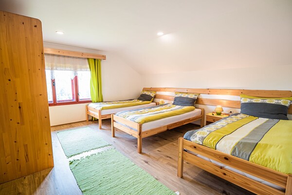 Foto van Bloomfield Retreat Country House with Sauna - Three Bedroom Country House - BedRoom