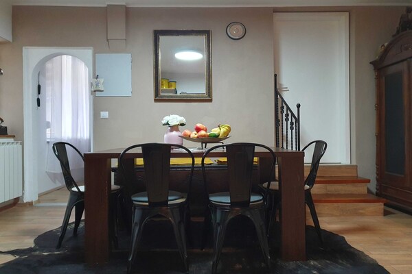 Foto van Bright and Sunny Apartment with Terrace - Two Bedroom Apartment with Terrace - DiningRoom