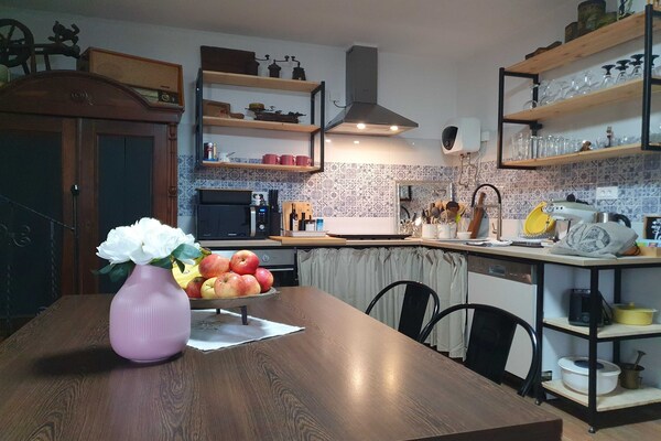 Foto van Bright and Sunny Apartment with Terrace - Two Bedroom Apartment with Terrace - Kitchen