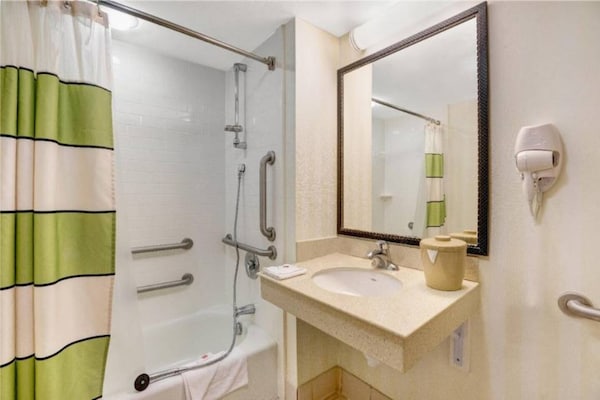 Foto van Gezellig Ada Met 2 Bedden | Pool | Gratis Parkeren - Facilities