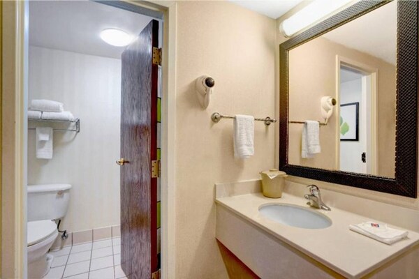 Foto van Gezellig Ada Met 2 Bedden | Pool | Gratis Parkeren - Facilities