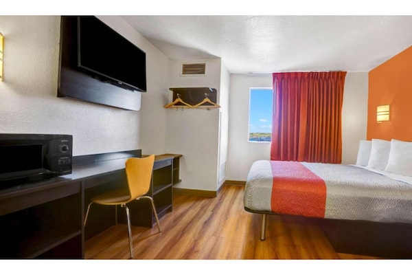 Foto van 1 tweepersoonsbed (queensize) | Badkuip toegankelijk (NSMK) - BedRoom