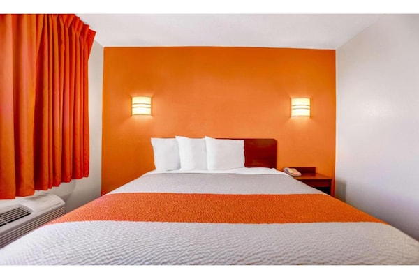 Foto van 1 tweepersoonsbed (queensize) | Badkuip toegankelijk (NSMK) - BedRoom