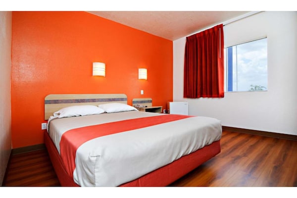 Foto van 1 tweepersoonsbed (queensize) | Badkuip toegankelijk (NSMK) - BedRoom