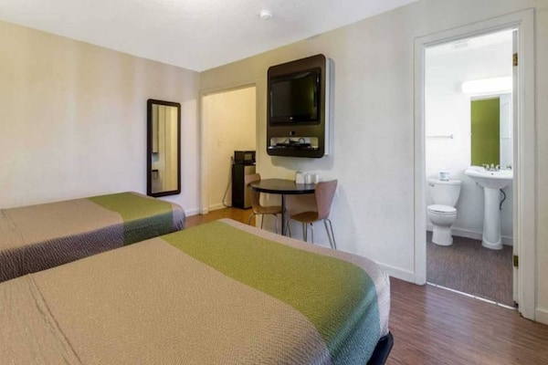 Foto van 2 tweepersoonsbedden | Rookvrij - Vakantiehuis in San Rafael - BedRoom