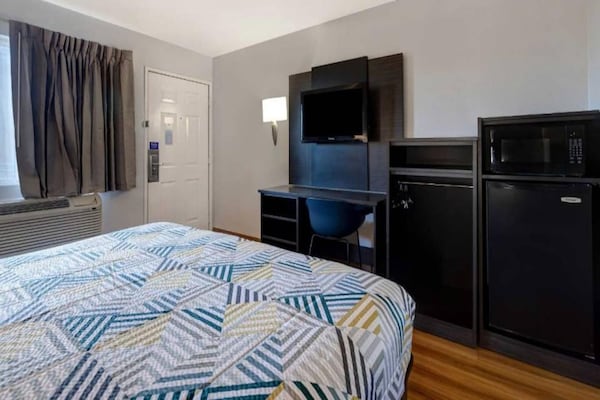 Foto van 1 kingsize bed | Suite, Nsmk, Micfridge - Vakantiehuis in Buttonwillow - Facilities