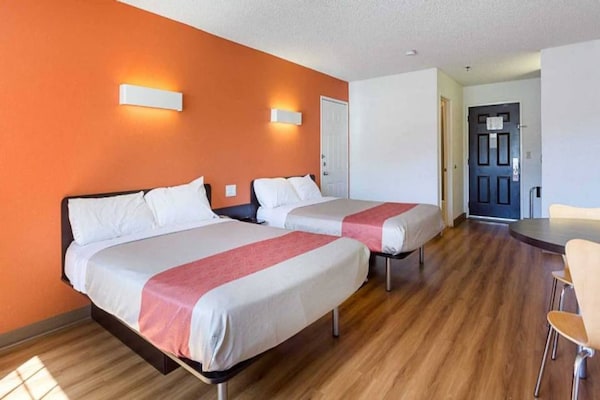 Foto van 2 tweepersoonsbedden (queensize) | Rookvrij - Vakantiehuis in Williams - BedRoom