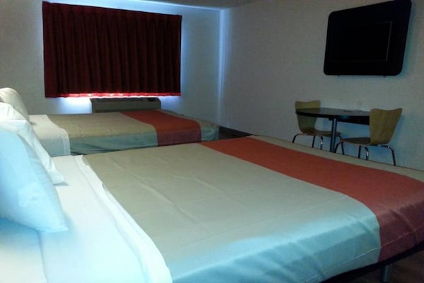 Foto van 2 tweepersoonsbedden (queensize) | Rookvrij - Vakantiehuis in Williams - BedRoom