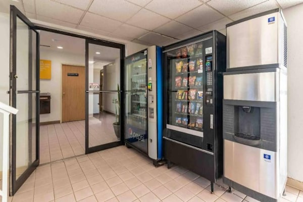 Foto van 2 tweepersoonsbedden (queensize) | Rookvrij - Vakantiehuis in Winslow - FloorPlan