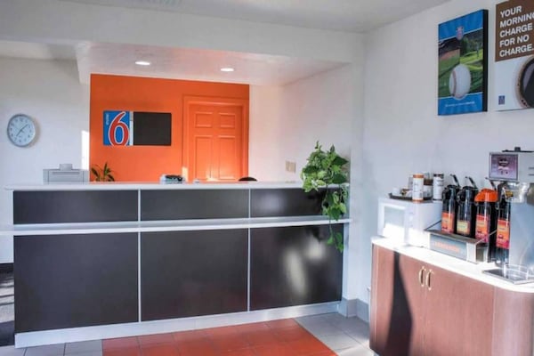 Foto van 2 tweepersoonsbedden (queensize) | Rookvrij - Vakantiehuis in BISHOP - FloorPlan