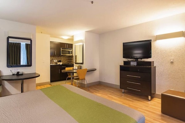 Foto van 1 queensize bed | Mob Acc RI Shwr Nsmk Micfridg - Vakantiehuis in Concord - Facilities