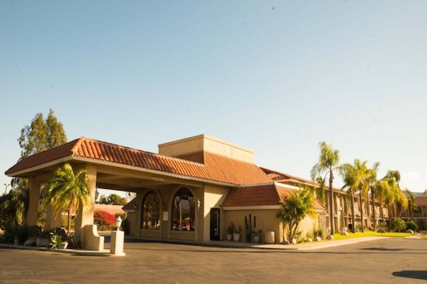 Foto van 2 tweepersoonsbedden | Nsmk, Micfridge - Vakantiehuis in Anaheim - ExteriorSummer