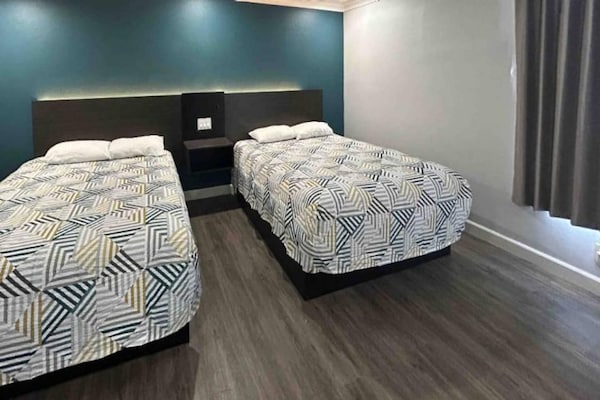 Foto van 2 tweepersoonsbedden | Toegankelijk voor mindervaliden | Micfridg - BedRoom