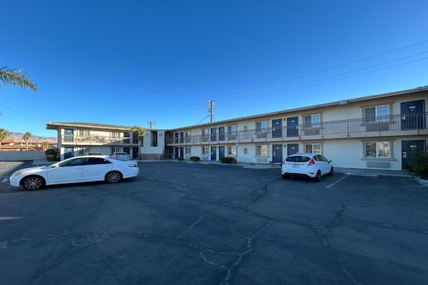 Foto van 1 kingsize bed | Zakelijk, NSMK, koelkast - Vakantiehuis in Mojave - Outdoor