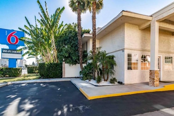 Foto van 2 Queensize Bedden | Roken - Vakantiehuis in Anaheim - ExteriorSummer