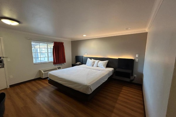 Foto van 1 kingsize bed | Rookvrij, koelkast - Vakantiehuis in Mojave - BedRoom