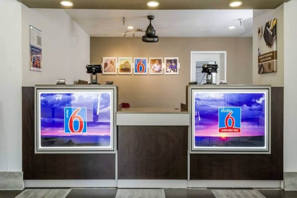 Foto van 1 kingsize bed | Suite, NSMK, Keuken, Slaapbank - Vakantiehuis in Fresno CA - FloorPlan