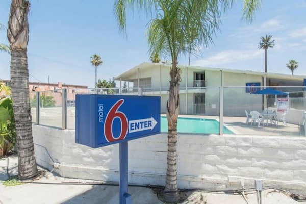 Foto van 1 Queensize Bed | Mobiliteit Toegang Ri Shwr Ns - Vakantiehuis in Bakersfield - Facilities